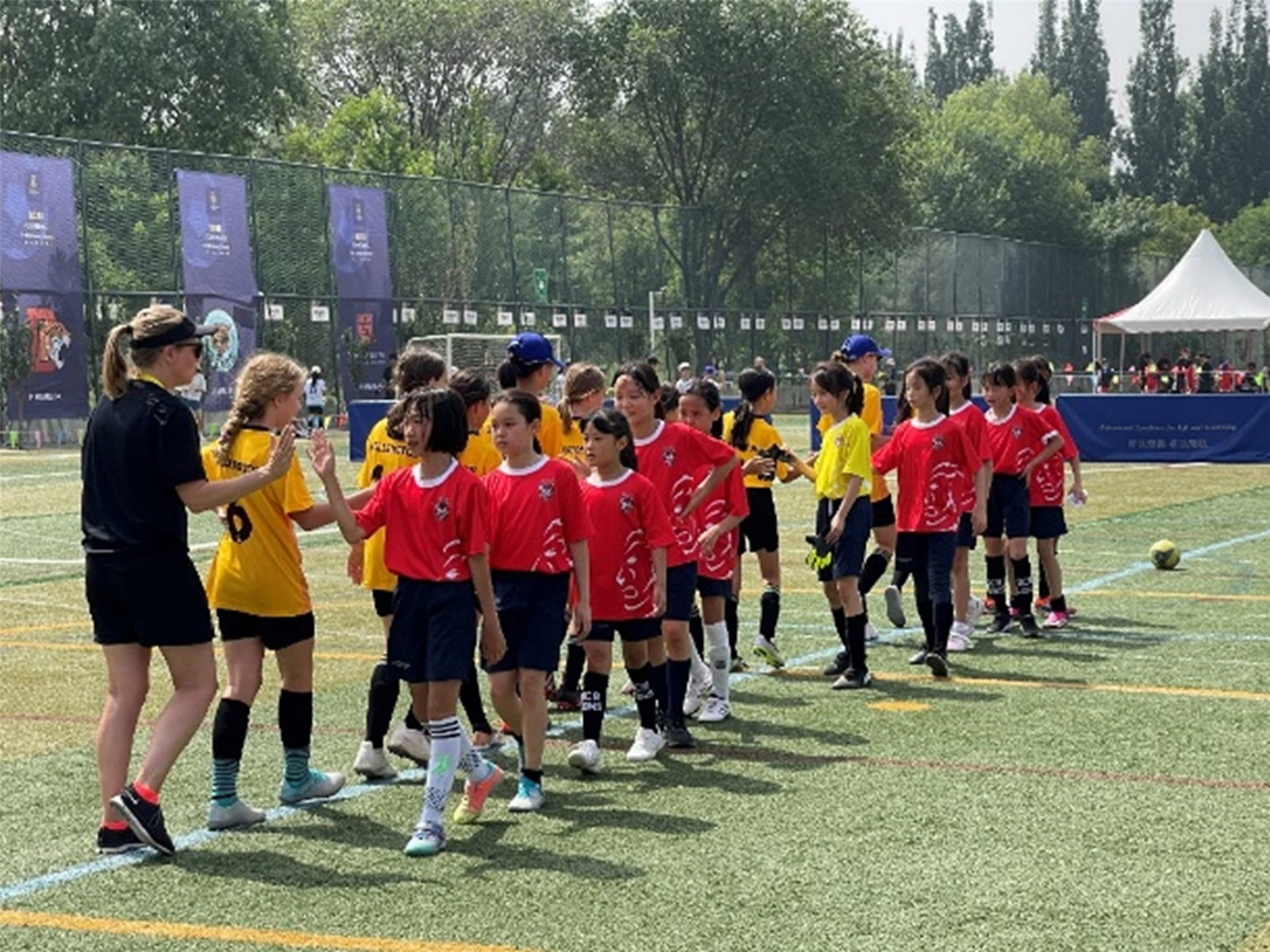 北京德威小学部学生在FOBISIA比赛中