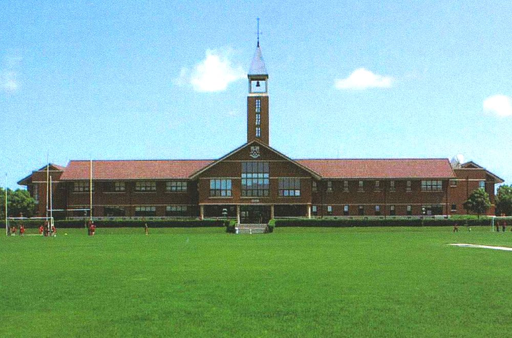 2004年落成时的中学部大楼