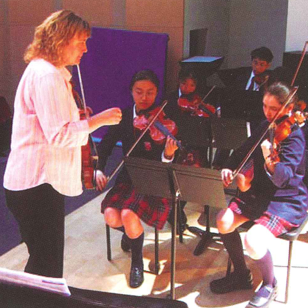 伦敦交响乐团的演奏家们为德威学生开设大师班