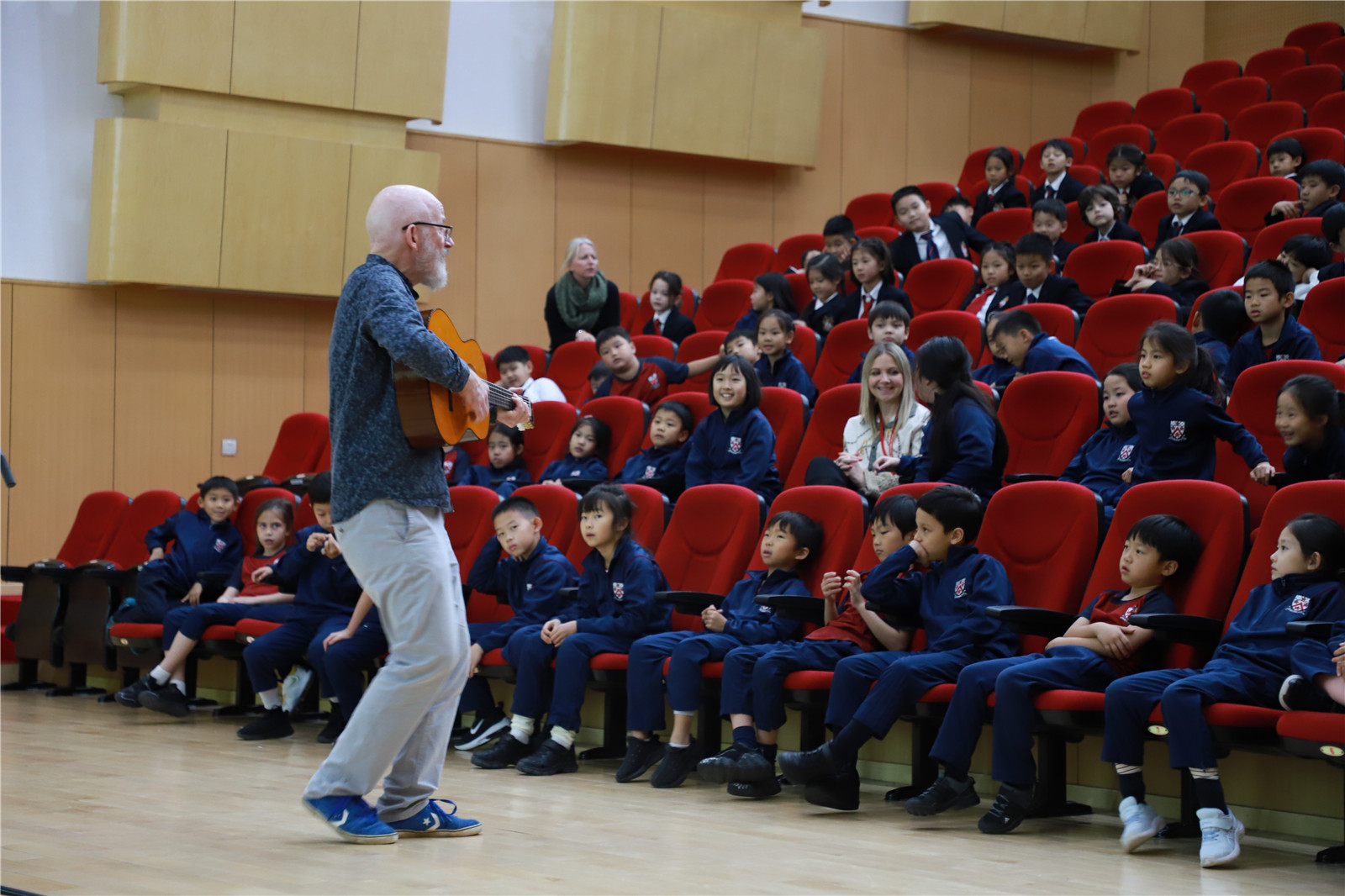 Jonathan Meres到访北京德威与学生互动