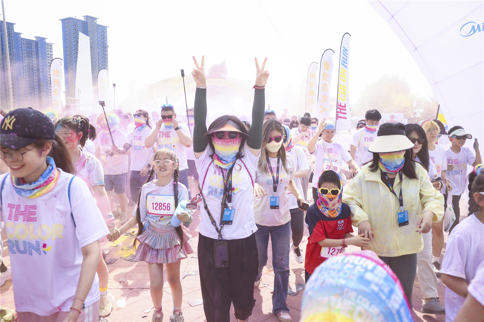 北京德威师生和家长参加2024年彩色跑比赛