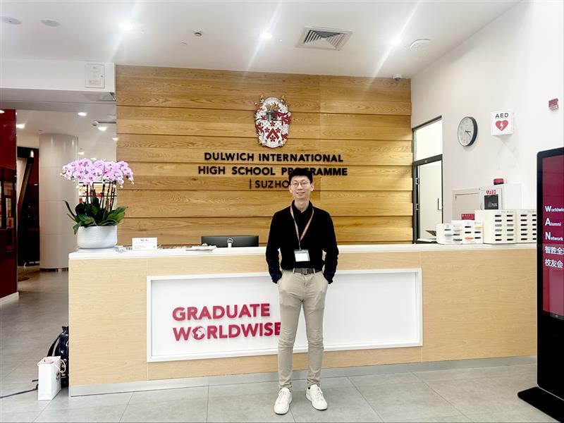 Howard返校留影