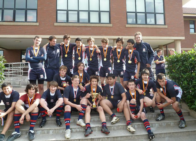 Daniel in Dulwich Pudong's rugby team photo (second row, first from left)