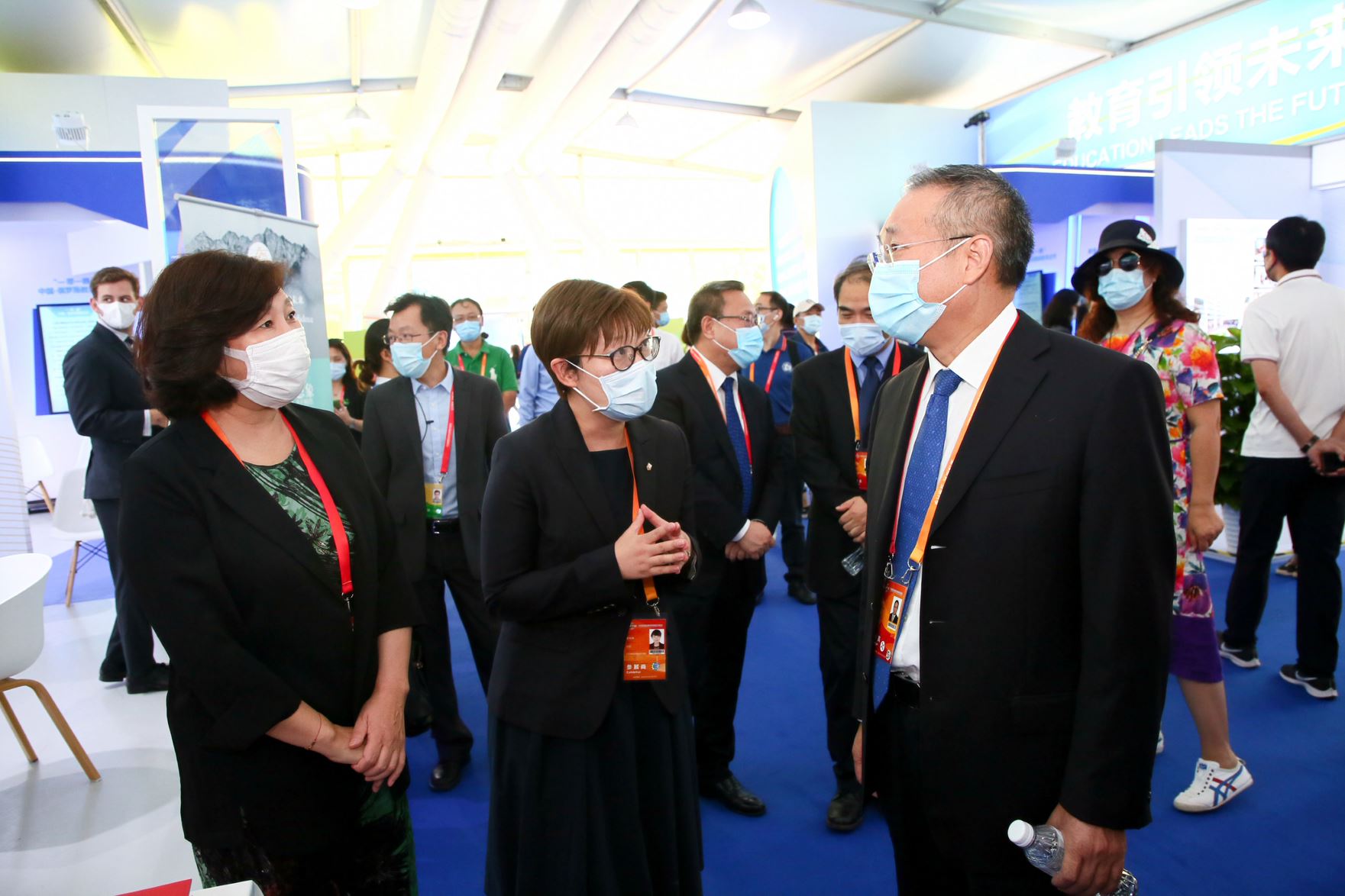 Government Affairs Director of DCB and Headmaster of Dehong introducing Dulwich principles to Beijin