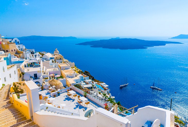 greece-santorini-fira-view-out-to-sea