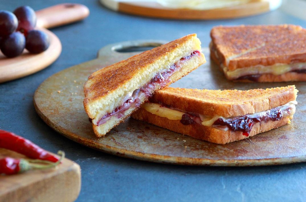 grilled-cheese-and-muscato-chile-jam-sandwiches-Dulwich_International_High_School_Suzhou