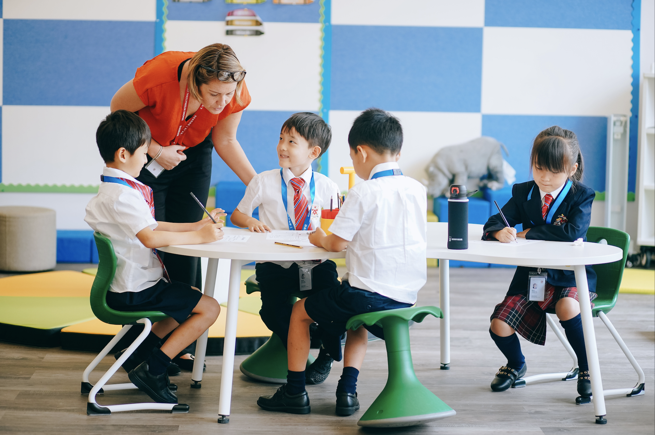 Dehong students happily learning at their new school