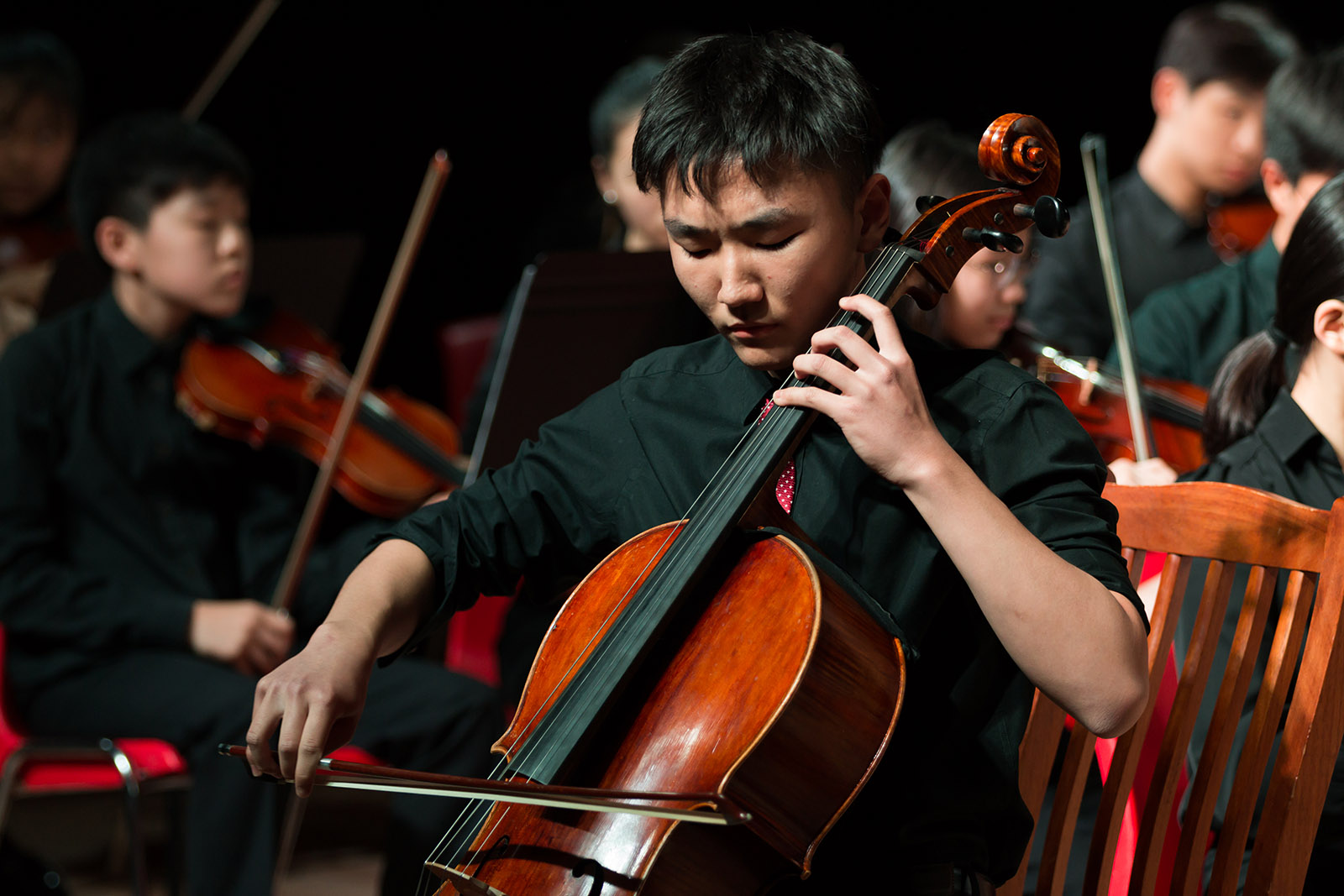 Winner of the Dulwich Young Musician of the Year Competition playing at the Dulwich College Seoul Orchestra