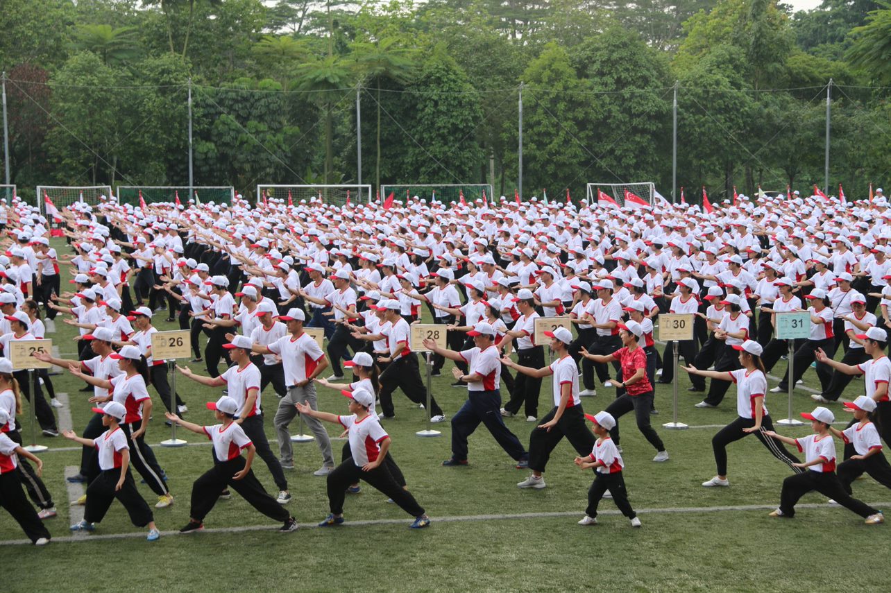 Tai Chi Fiesta 2019 participants practicing taiji at Dulwich College (Singapore)