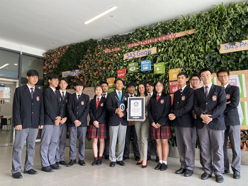Dulwich International High School Suzhou GUINNESS WORLD RECORDS award ceremony