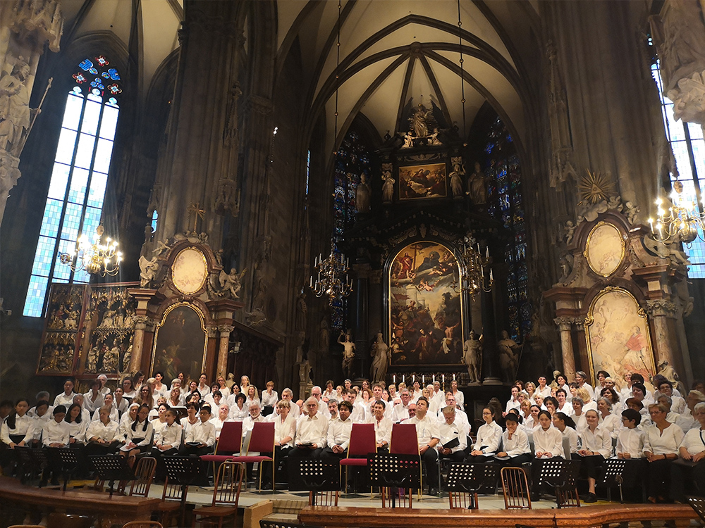 德威和德闳学生在世界著名的维也纳圣斯蒂芬大教堂演出