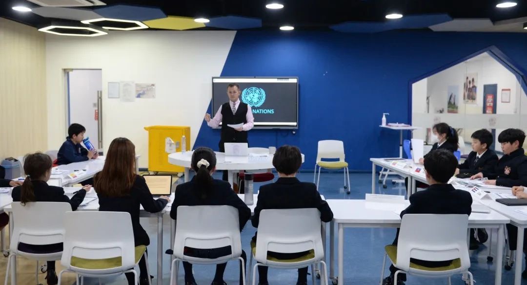 苏州德威学生通过模拟联合国会议挑战自我,突破自我界限