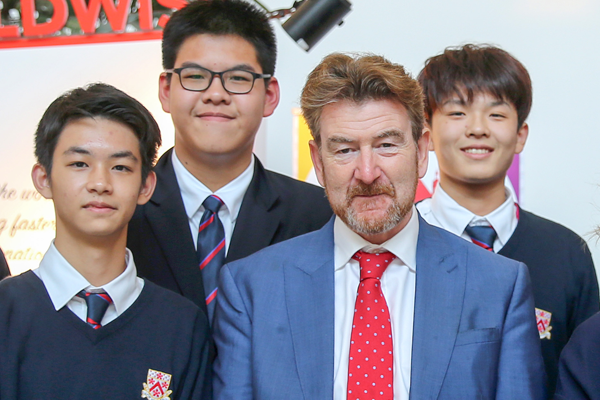 德威公学校长来访,宣传德威奥运会并高度赞扬我校学生 | Dr. Joe Spence Visits Our School