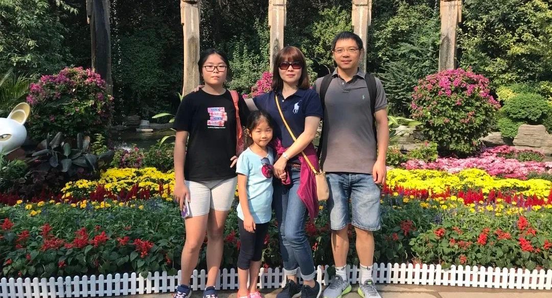 建校日庆典活动——Zhou家庭的故事