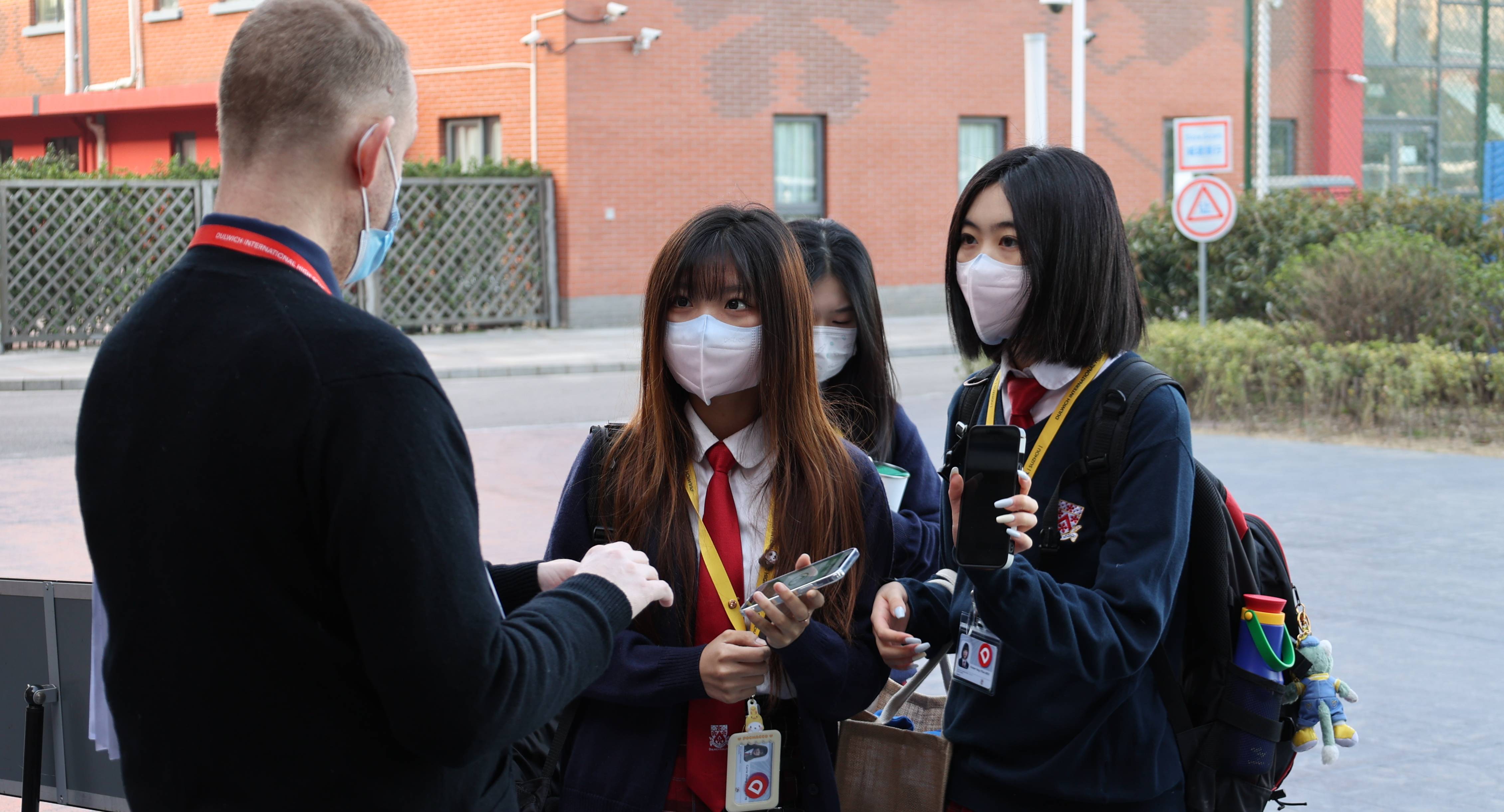 春暖花开 苏州德威迎接学生返校