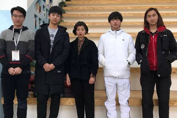 【德威慈善】德威学子制作义肢,在黑客马拉松中胜出| Dulwich Students Won in a Hackathon