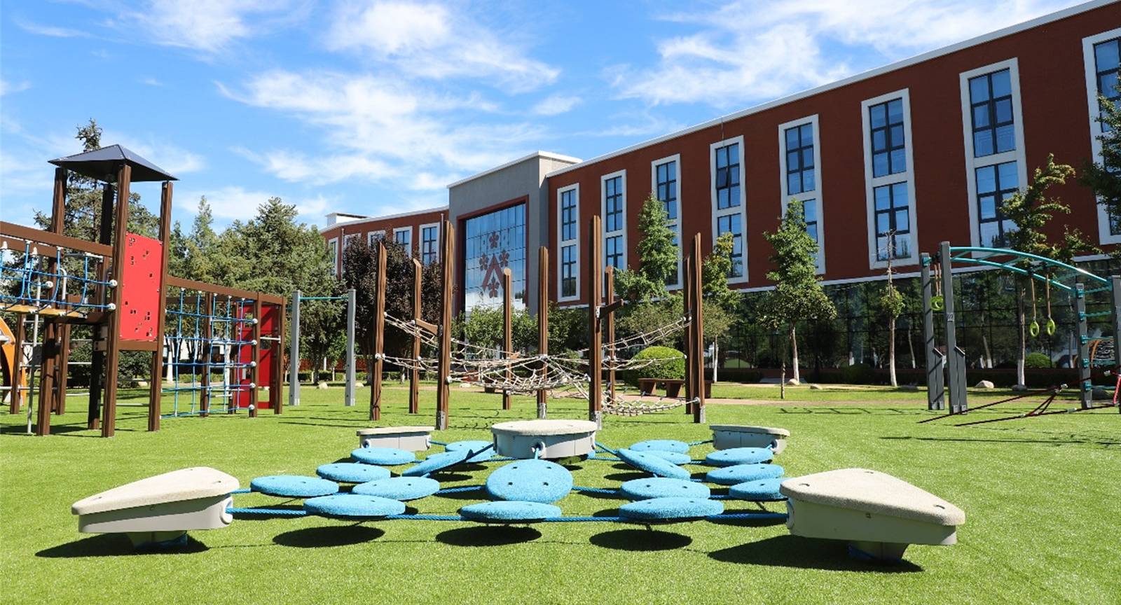 DCB’s new playground for Junior School students!