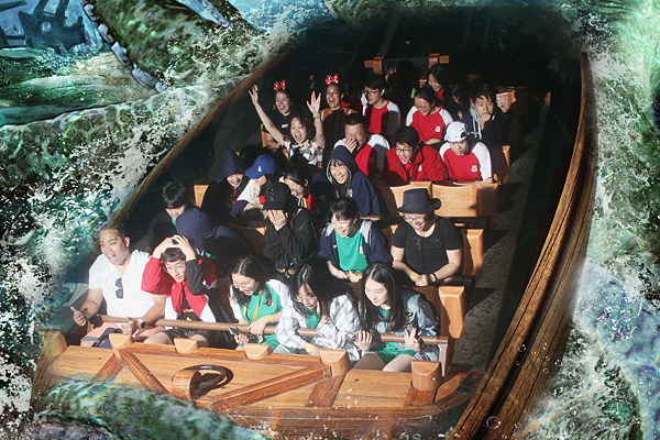 寓教于乐,德威学子在上海迪士尼乐园领略物理的乐趣 | A Day Out At Shanghai Disneyland