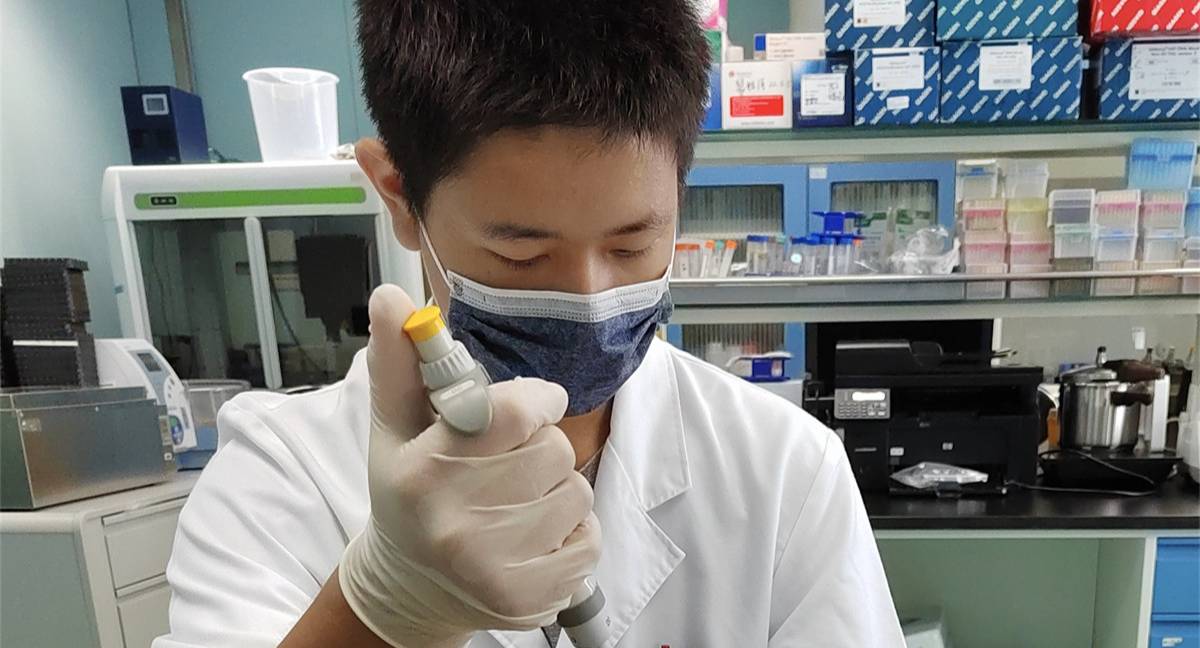 北京德威Ethan Z入围丘成桐中学科学奖决赛
