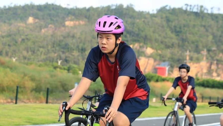 Michael Z (2025届)