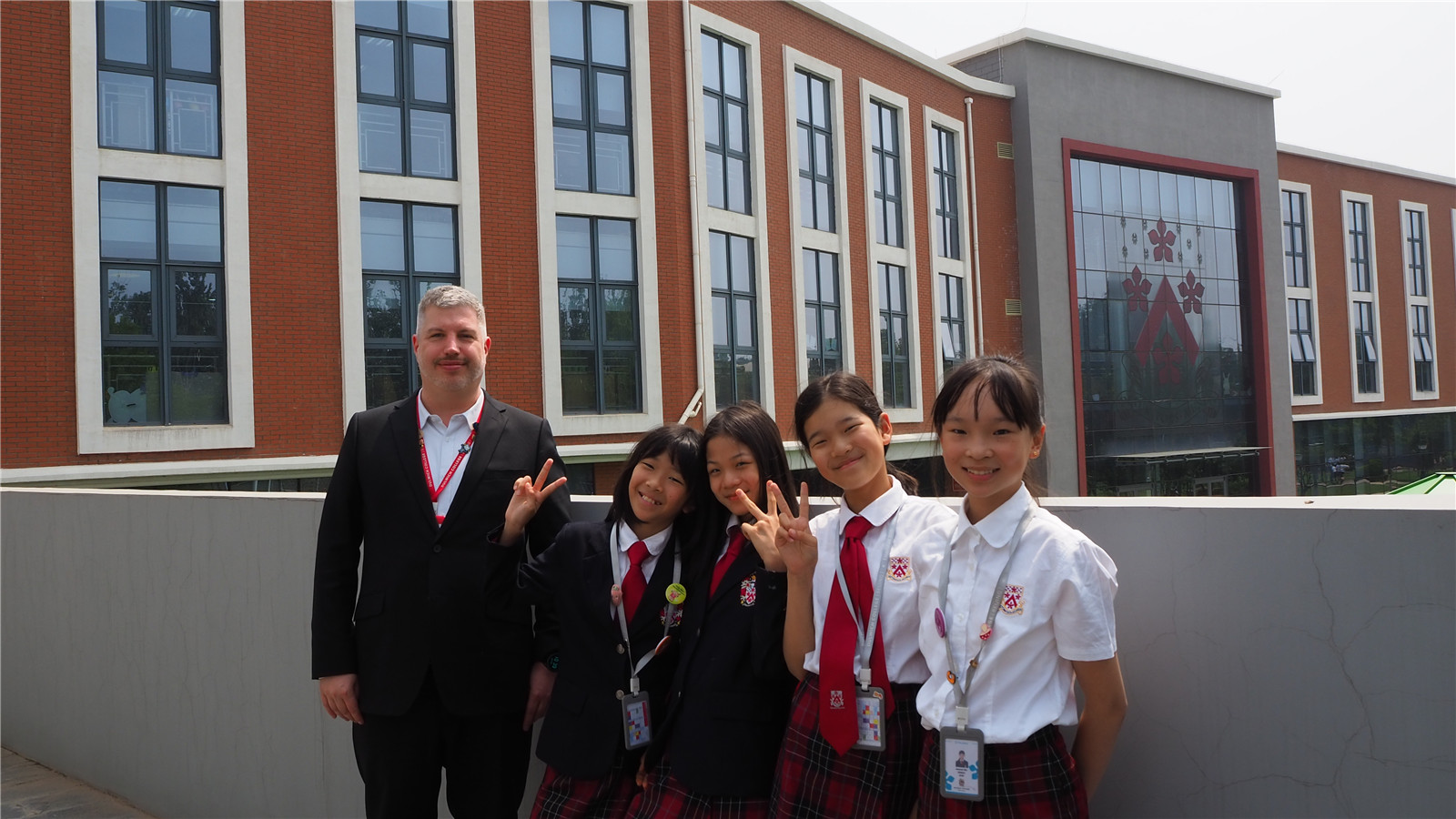 Jett Brunet和小学学生领导