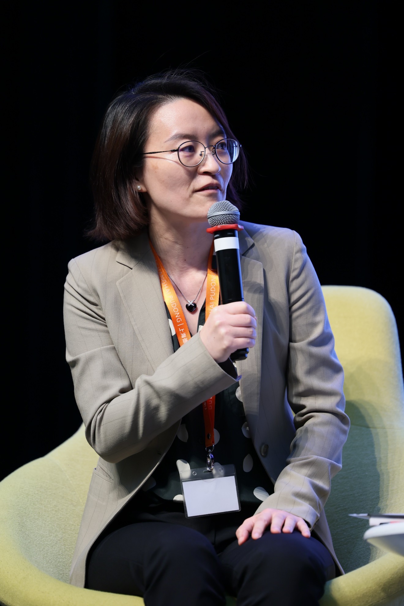 主持人 - Vicky Lu 双语教育总监, Education in Motion