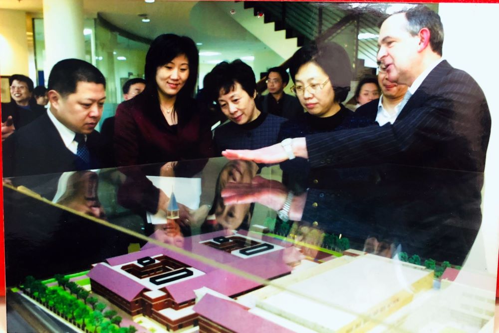 Dignitaries view the building plans with DCI CEO Christian Guertler