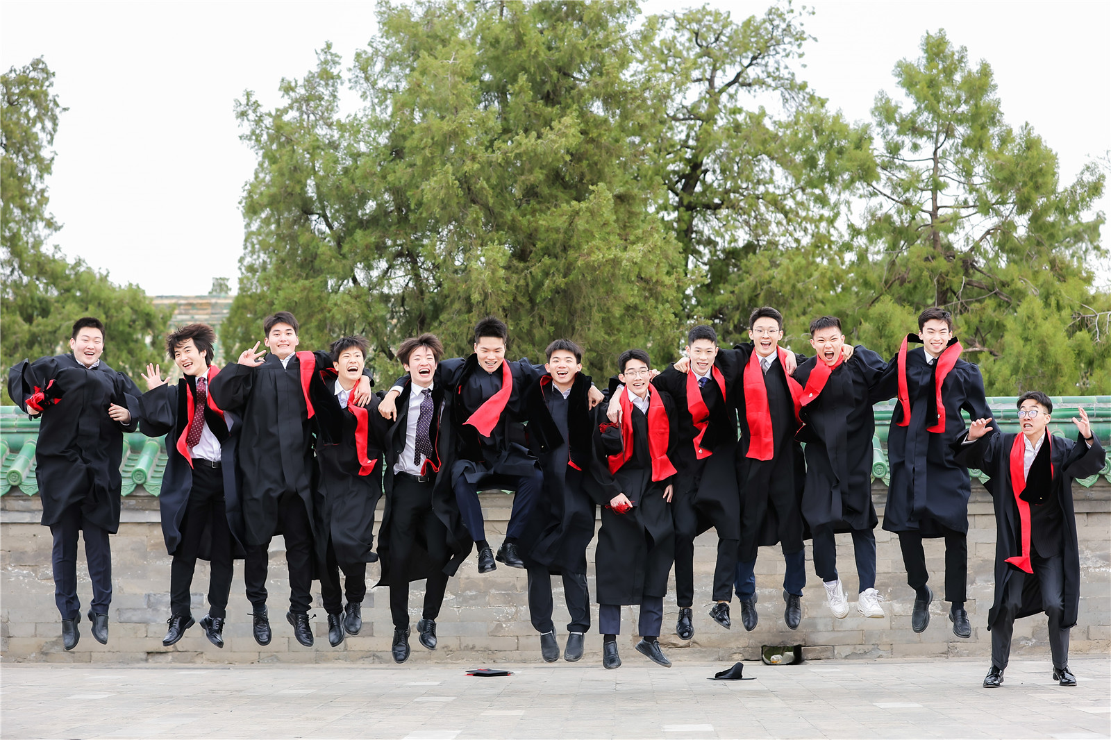 Edward Ye with his classmates at Temple of Heaven