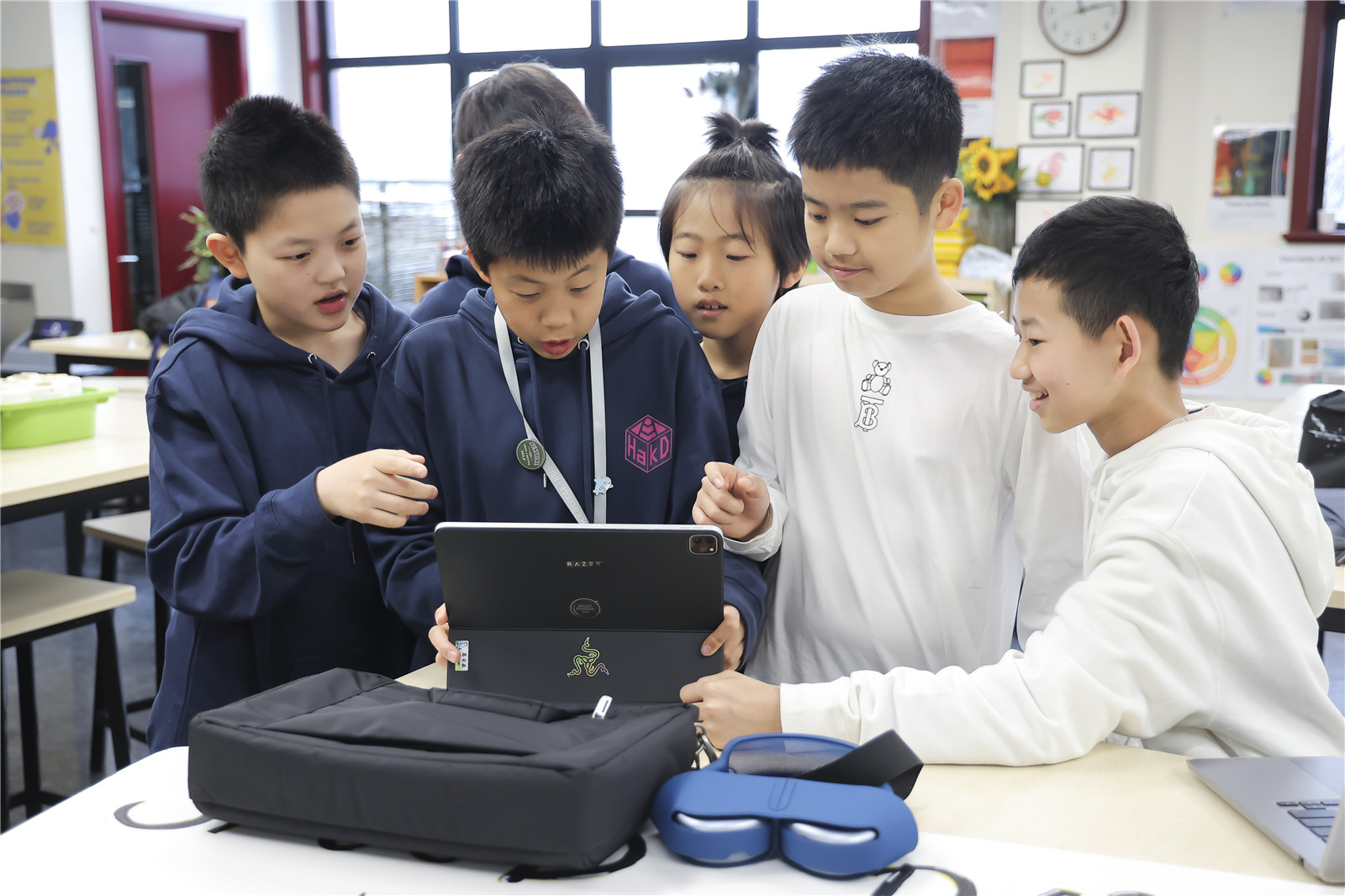 北京德威小学部学生在2024年德威黑客(Hack Dulwich)活动
