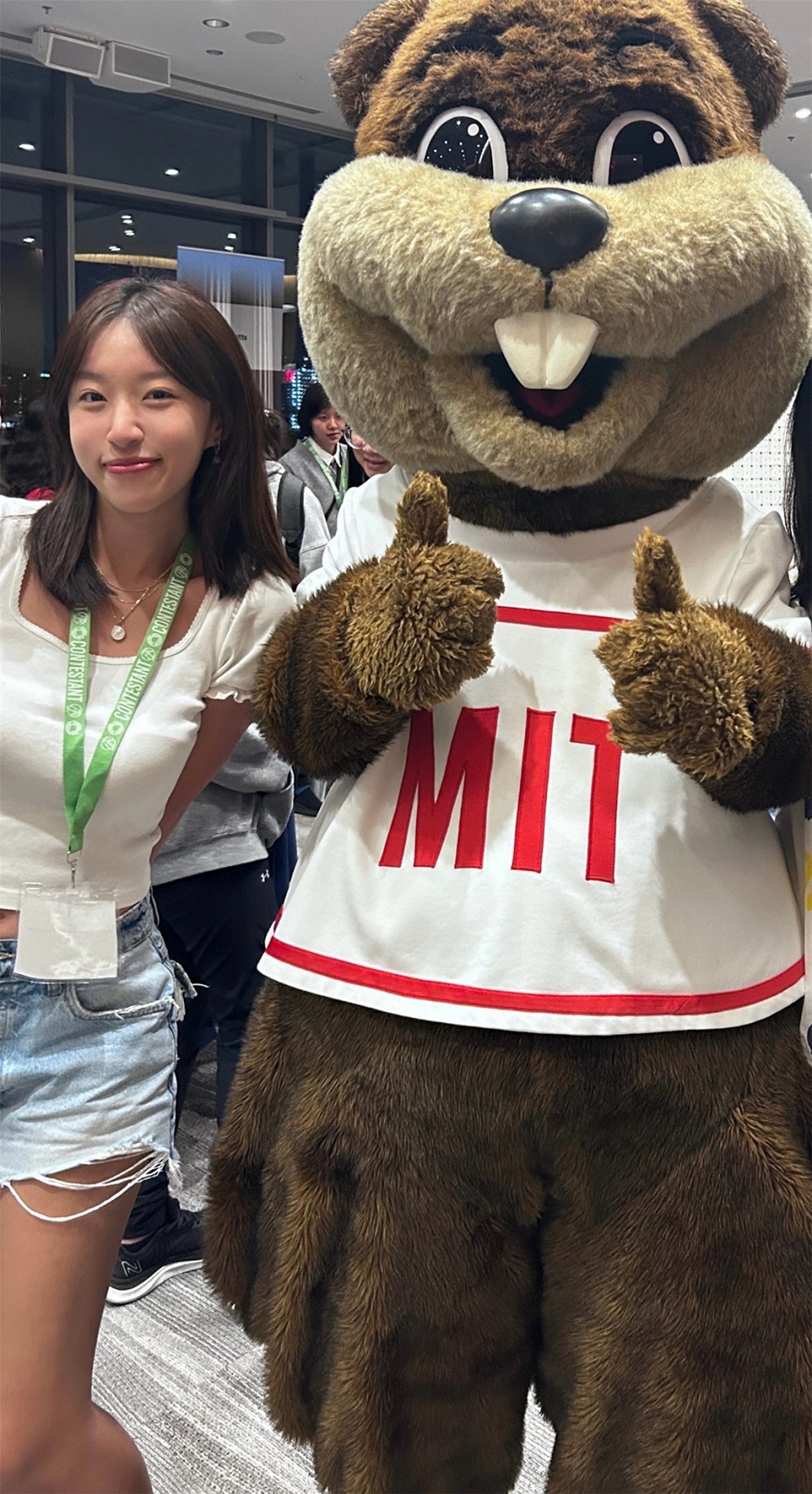 前往MIT领取数学竞赛奖的女生。照片来源:Sophie S