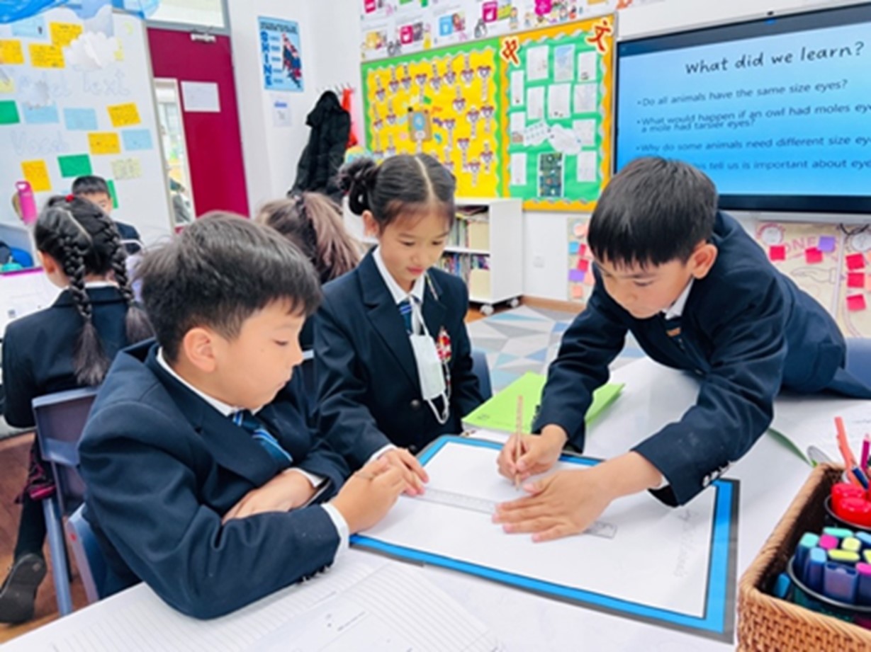 小学部学生在课堂