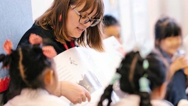 School teacher reading to children