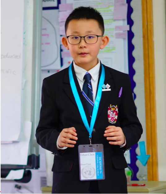 Ethan C 在模拟联合国大会上演讲