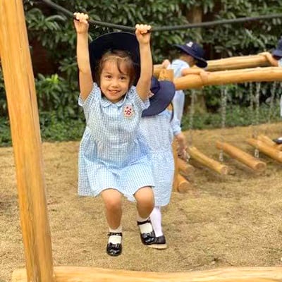 学生自主设计的健身步道为幼儿园小朋友带来无限乐趣