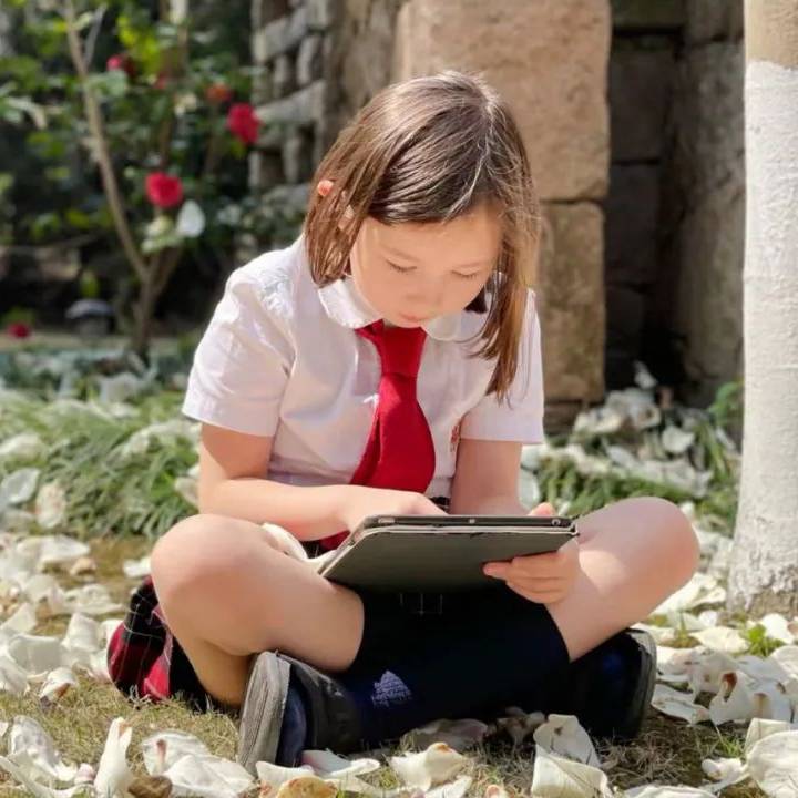 Online Learning, Ready and Running! A Community Together Online