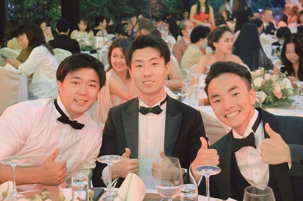 Jeffrey和朋友在一起