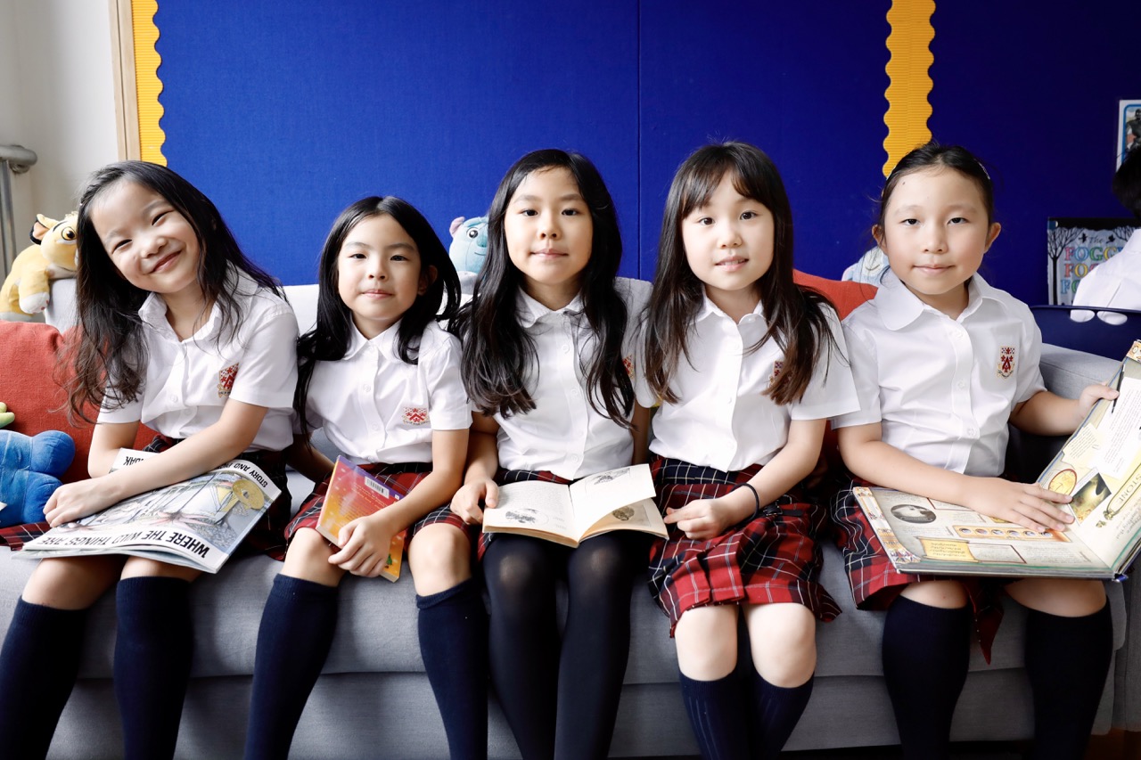 小学部的学生们已经开始走进书本去阅读啦