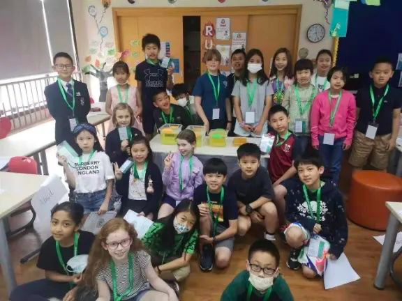 Year 6 students facilitate Year 4 MUN participants; many of these Year 4s led the JS MUN conference.