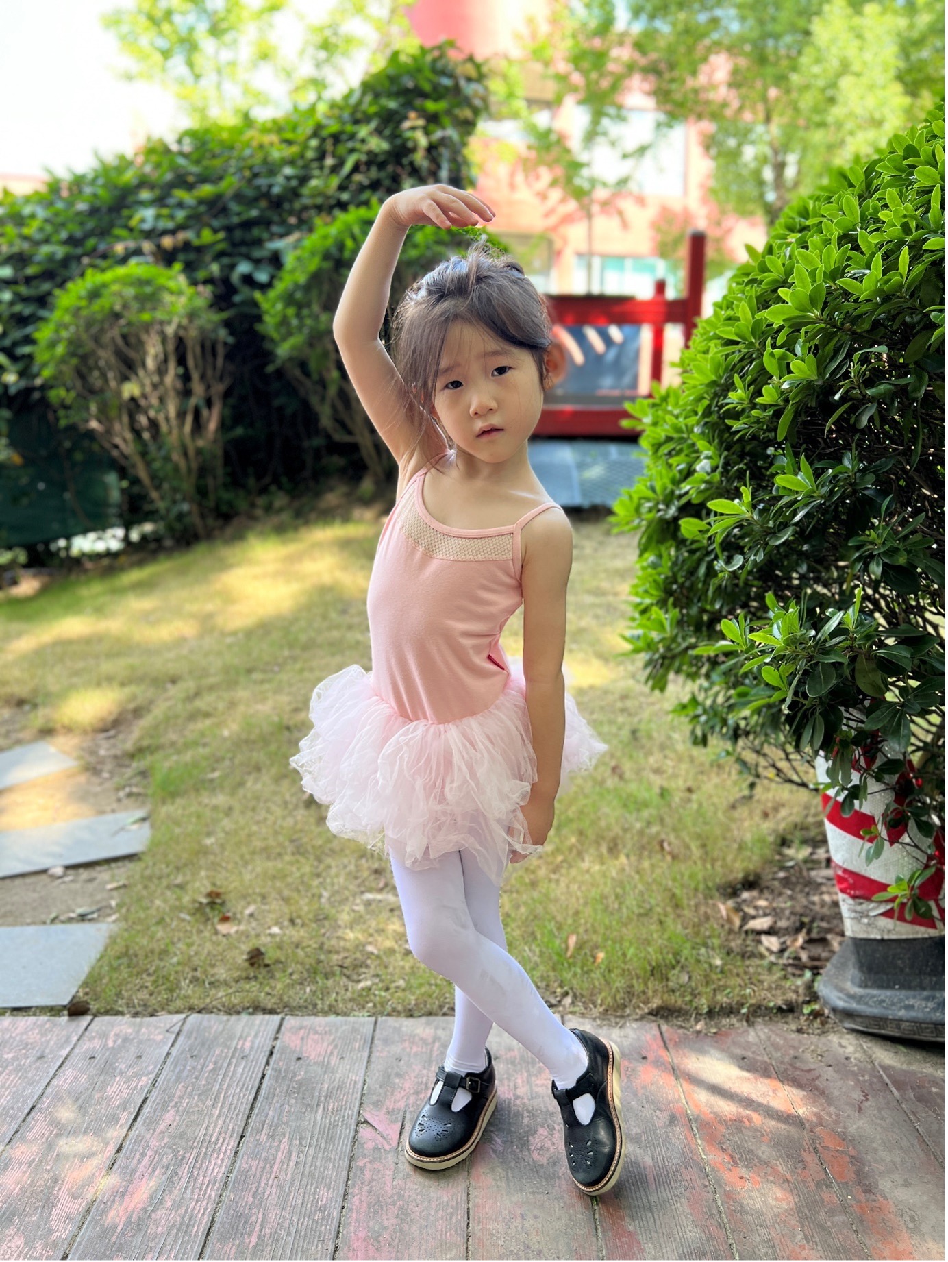 Avril – 我喜欢跳舞。我已经上了两节芭蕾舞课。