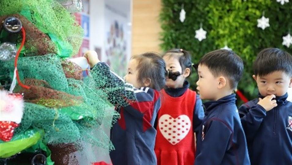 学前部创作环保艺术作品