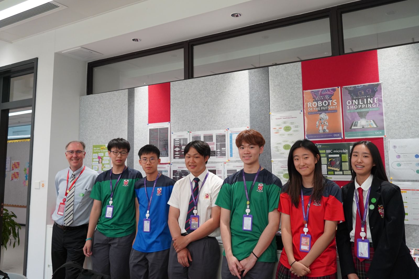 10年级 - Marian H、Ernest L、Terry L和Jerrold Y；11年级 - Anson L、Joanne H和Ray H