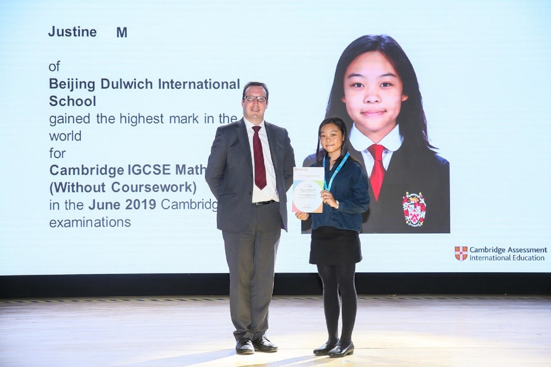 Justine 收获“剑桥卓越学子奖”的学生