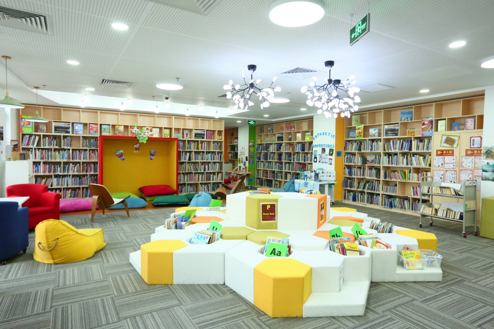 北京德威小学部图书馆