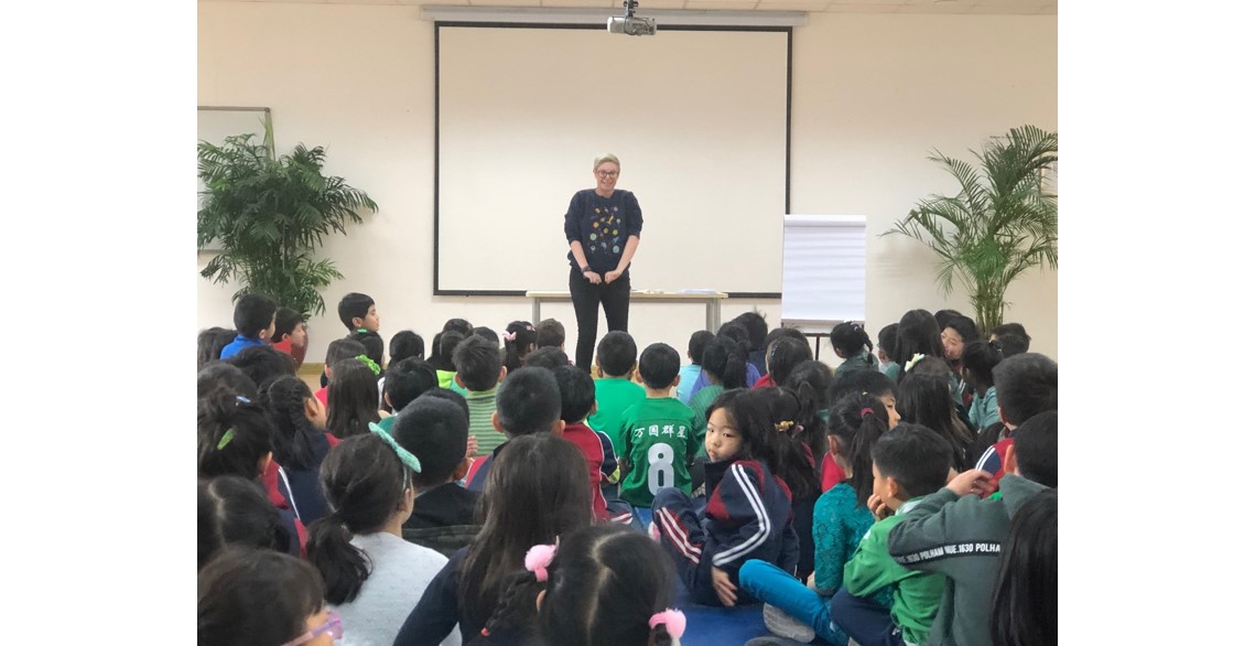 Slam poetry champion Sarah Hirsch workshops with Early Years children