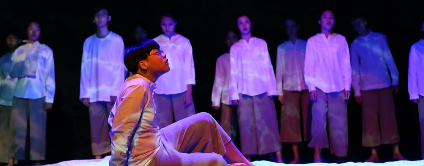 Dulwich student looking up while acting on stage