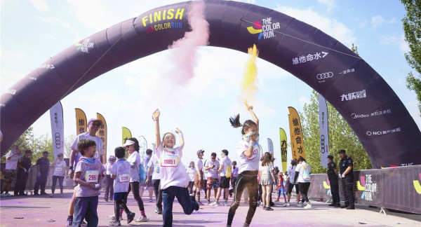 北京德威学生参加彩色跑