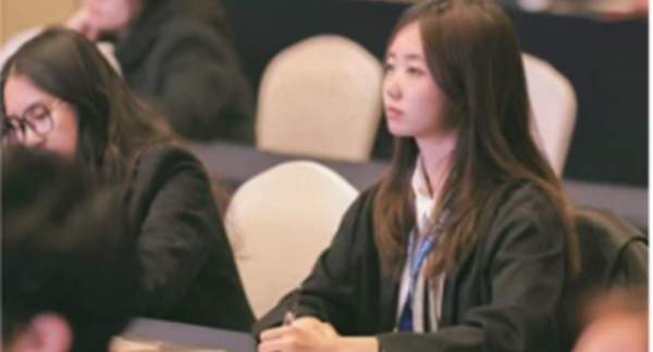 Vicky M在BPA全国赛上参加《商业法律与伦理》项目的比赛
