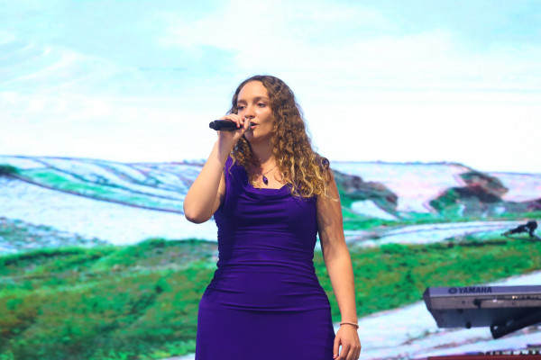 Passion for Singing Nurtured over 16 Years