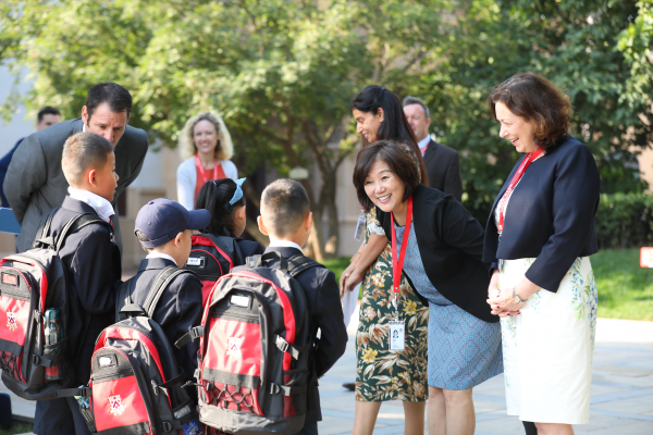 Dehong Heads of School greet new students at the door